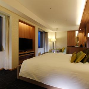 Luxury Floor King Room - Non-Smoking