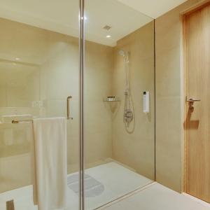 King Suite - Lounge Access