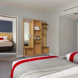 Standard Twin Room with Free Hot Breakfast - Accessible