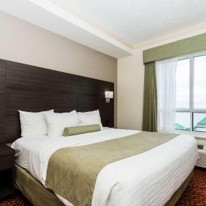 King Suite with Sofa Bed, Bay View and Kitchenette - Non-Smoking