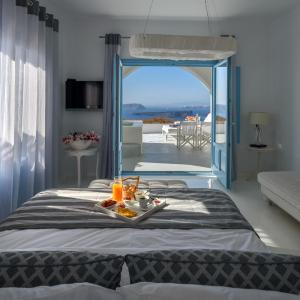 Deluxe Suite with Hot Tub and Panoramic Caldera View
