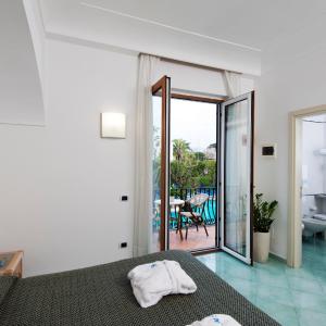 Double Room with Lateral Pool View
