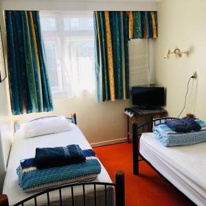 Twin Room with Shared Bathroom