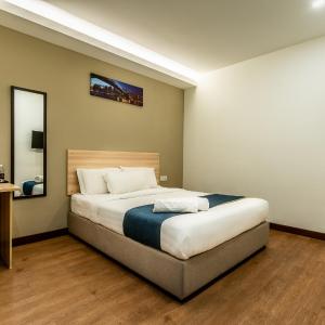 Standard Queen Room - No Window