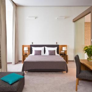 Senior Suite Apartment – Castle