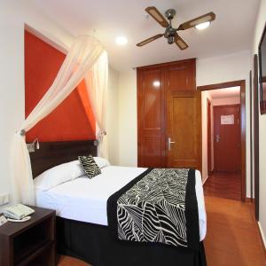 Standard Double Room (1 adult + 3 children)	