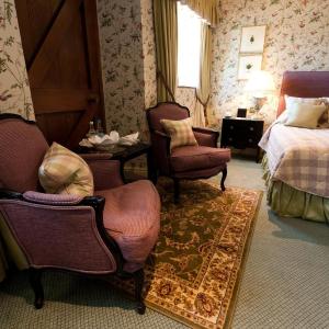 Small Deluxe Double Room