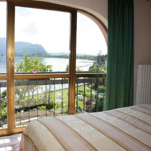 Double or Twin Room with Lake View