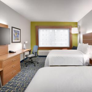 Queen Room with Two Queen Beds - Mobility Access Tub/Non-Smoking