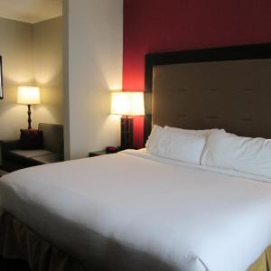 Queen Room with Two Queen Beds - Hearing and Mobility Accessible