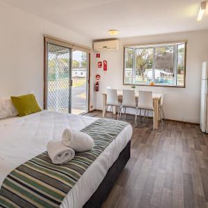 Standard Cabin – sleeps 6