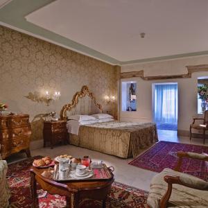 Junior Suite with Canal View