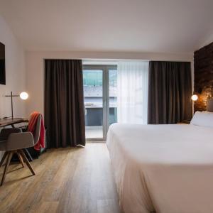 Deluxe Double or Twin Room with Balcony