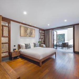 Suite with Garden View