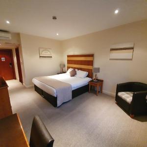 Standard Double Room with Ensuite Bathroom