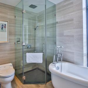 Special Offer - One-Bedroom Apartment With Bathtub