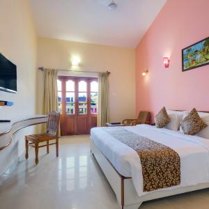 Pool view room