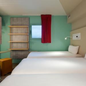Triple Room with Three Single Beds