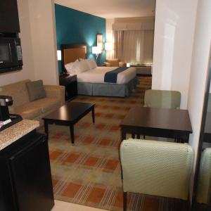 King Suite with Sofa Bed - Non-Smoking