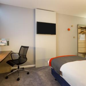 Standard Twin Room with Free Hot Breakfast - Accessible