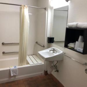 Queen Room - Disability Access