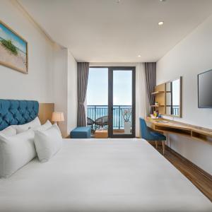 King Suite with Balcony and Ocean View