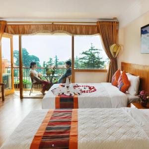 Family Room with Moutain View