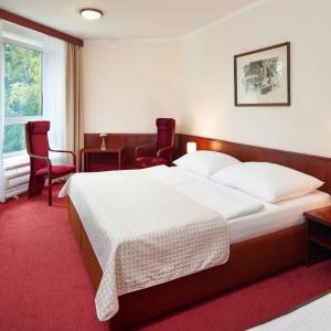 Economy Double or Twin Room with Pool Access