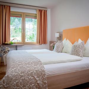 One-Bedroom Apartment with Balcony