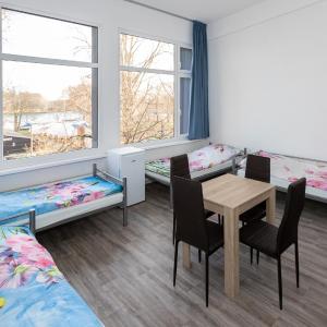 Bed in 4-Bed Mixed Dormitory Room with Kitchen