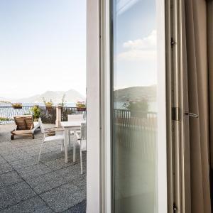 Double Room with Terrace and Lake View