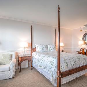 Deluxe Double Room with Sea View (1st Floor)