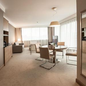 Suite with Terrace and Lake View