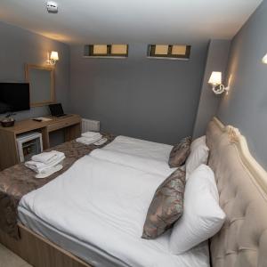 Budget Double Room - Basement without Windows