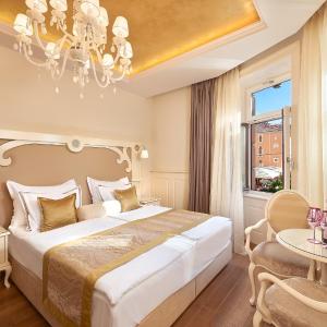 Deluxe Double or Twin Room with City View