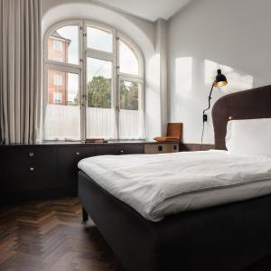 Small Double Room - 140cm Bed