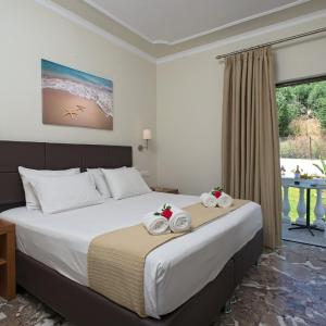 Double or Twin Room with Mountain or Garden View