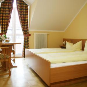 Standard Double Room with Shower