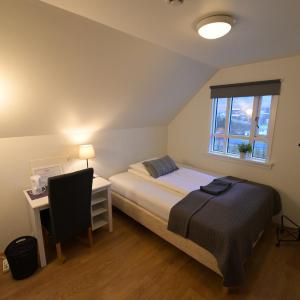 Single Room with Shared Toilet