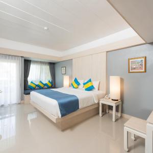 Superior Double or Twin Room with Pool View