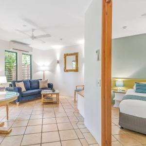 Deluxe One-Bedroom Apartment