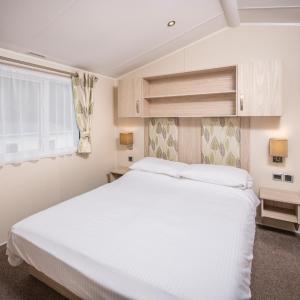 2 Bedroom Gold Caravan