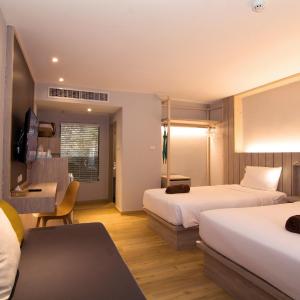 Deluxe Family Room (2 Adults + 1 Child)