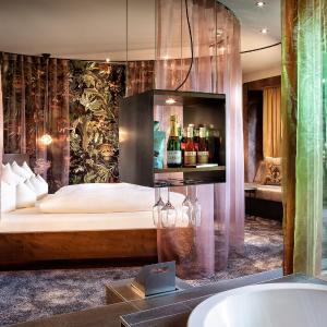 Suite with Hot Tub