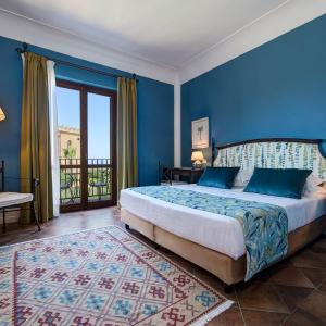 Double Deluxe Room with Balcony and Sea View