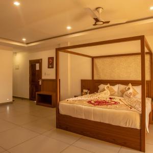 Suite with Lake View