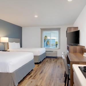 Standard Queen Room with Two Queen Beds - Non-Smoking