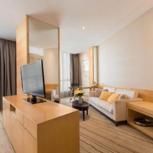 King Suite with Lounge Access