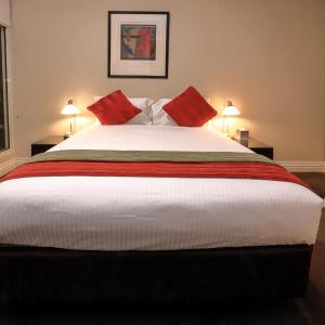 Two-Bedroom Executive Apartment with 1 Bathroom