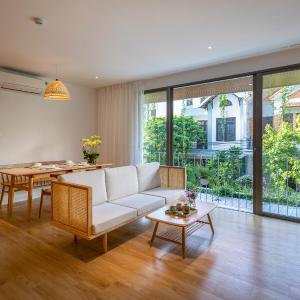 One-Bedroom Apartment with City View
